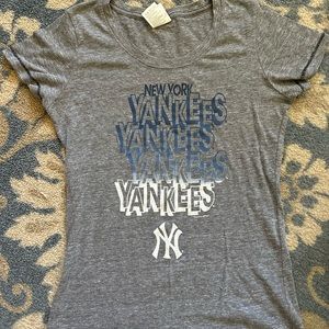 MLB Genuine Merchandise, Yankees TShirt, Ladies , size large